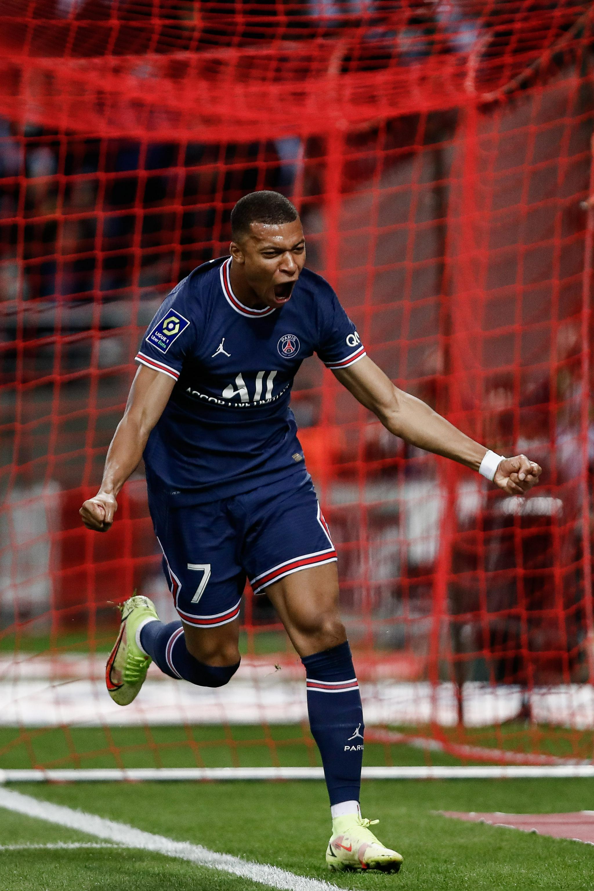 篮球NBA官方更新伤病名单，多支球队受影响