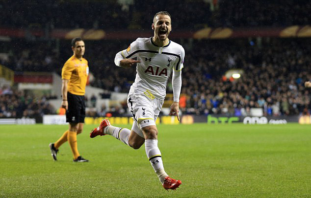 国脚连续两场关键助攻