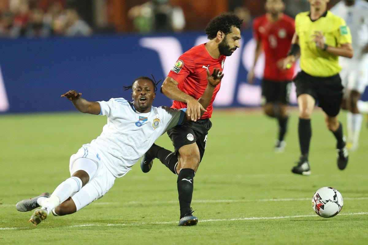 西媒：巴列卡诺球迷大巴在波兰遭50多人蒙面袭击，数人受伤