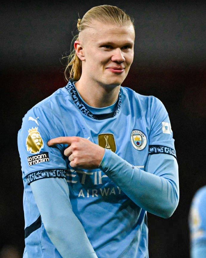 埃尔坎参加尤文圣诞晚宴：尤文正凝聚成一个整体，并日益强大（埃尔坎出席尤文圣诞晚宴：球队愈发团结，实力与日俱增）