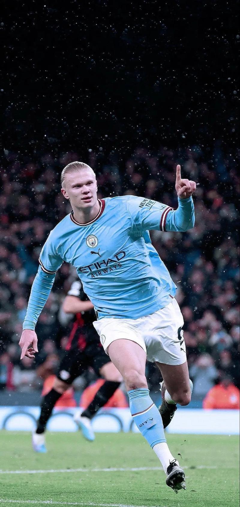 手感火热！奎因单节三分3中3轰14分4板3助2断（奎因手感爆棚，单节三分3投3中轰14分4板3助2断）