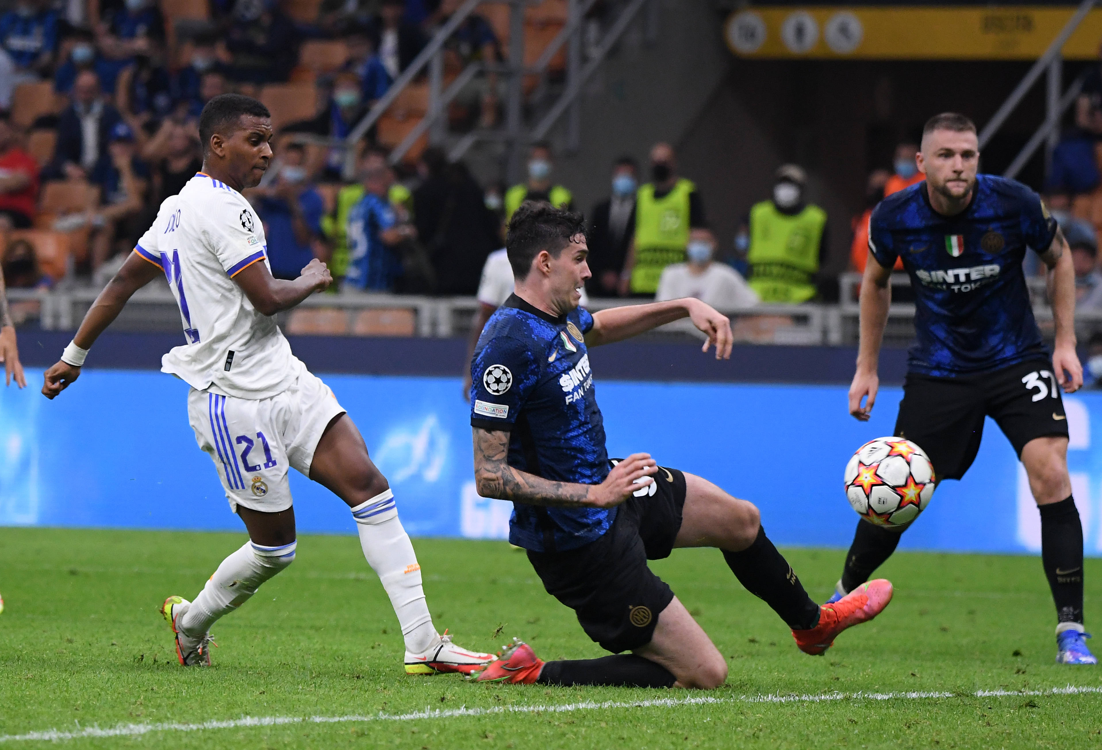 替补都挺猛！骑士板凳席合计30分 公牛也有25分（板凳火力不俗：骑士替补砍下30分，公牛亦拿25分）