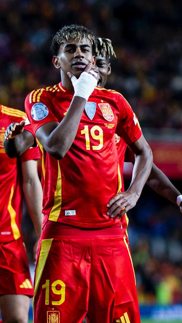 带大力神杯亮相，斯卡洛尼：上届决赛令人难忘，我们会再努力