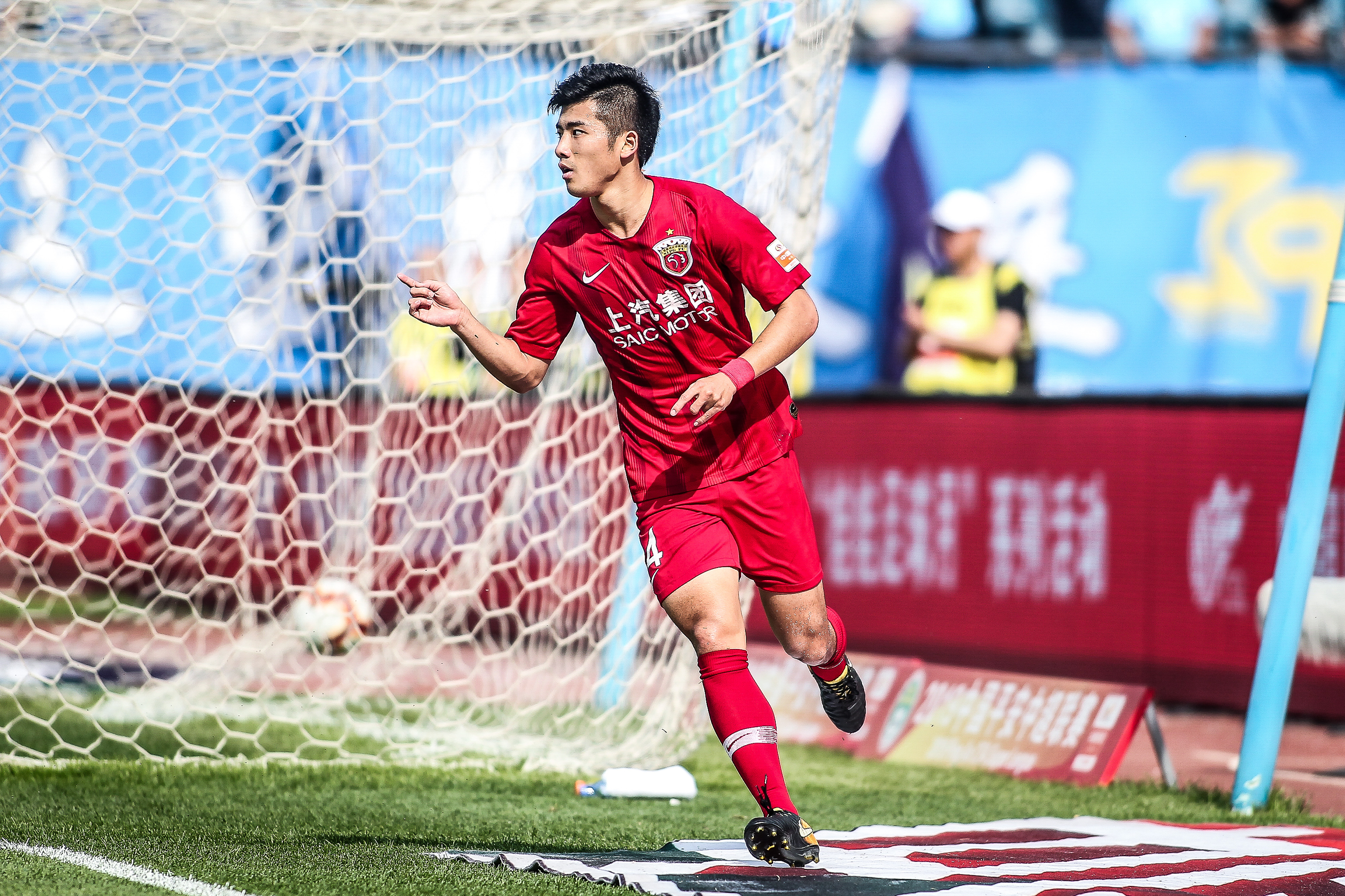 消息人士坚称利物浦正努力留住这位球星，而水晶宫则在为格伊转会红军后的未来做打算。