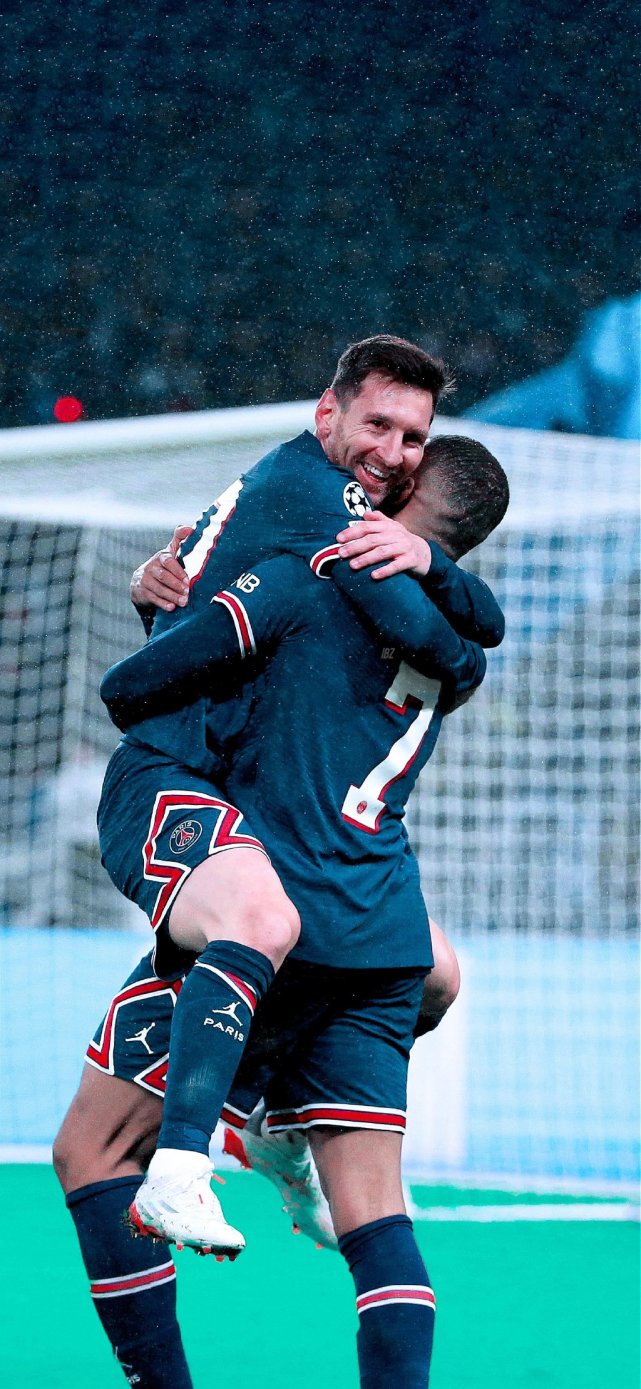 塞尔电台：得知克里斯滕森十字韧带撕裂，巴萨先想到给他续约（塞尔电台：克里斯滕森十字韧带撕裂后，巴萨第一时间考虑续约）