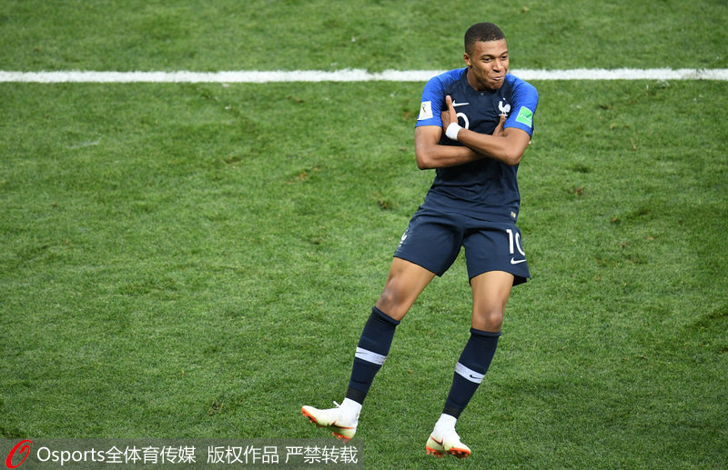 西甲半场：安东尼闪击，费兰戴帽，巴萨暂4-1贝蒂斯（西甲半场战报：安东尼开场破门，费兰上演帽子戏法，巴萨暂以4-1领先贝蒂斯）