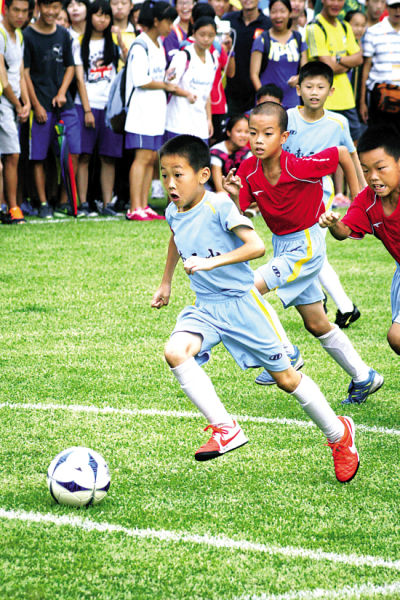 中国篮球笑话！CBA临开赛三天仍没转播商 难道只有现场观众看（中国篮球成笑柄？CBA开赛前三天仍无转播商，难道只能现场看）