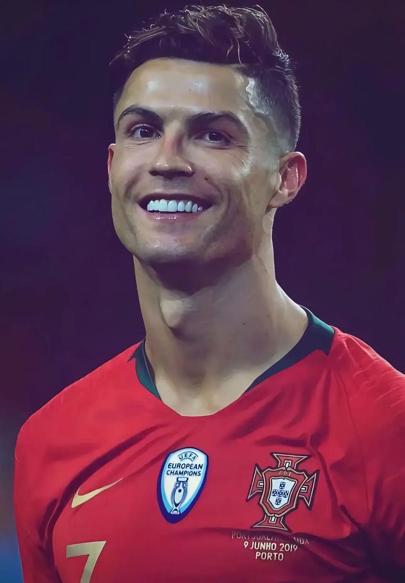 C罗传承，迷你罗的足球天赋！（从C罗到迷你罗：足球天赋的接力）